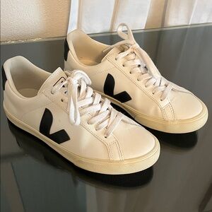 Veja White and Black Sneakers EU 36 Great condition!